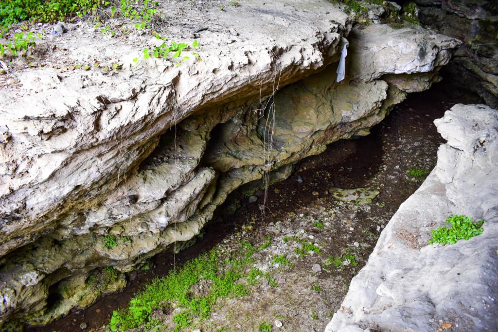 ხვედელიძეების კლდის მღვიმე ზოდში