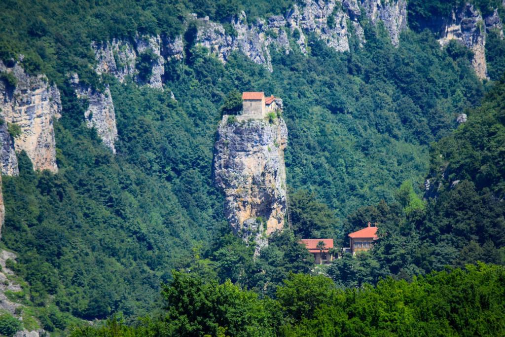 კაცხის სვეტი
