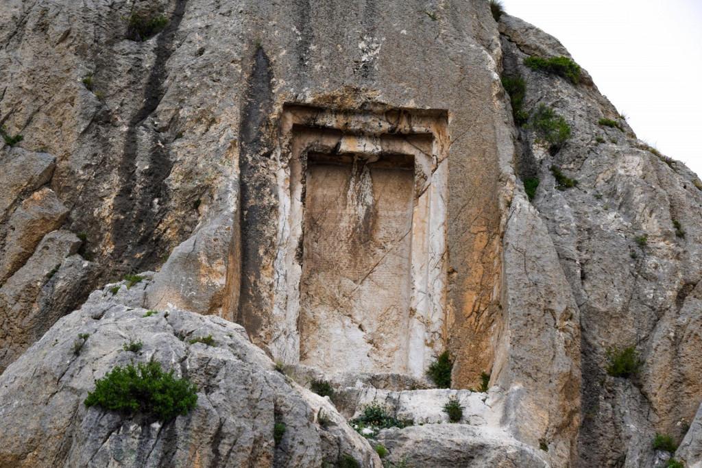 მჰერის კარიბჭე