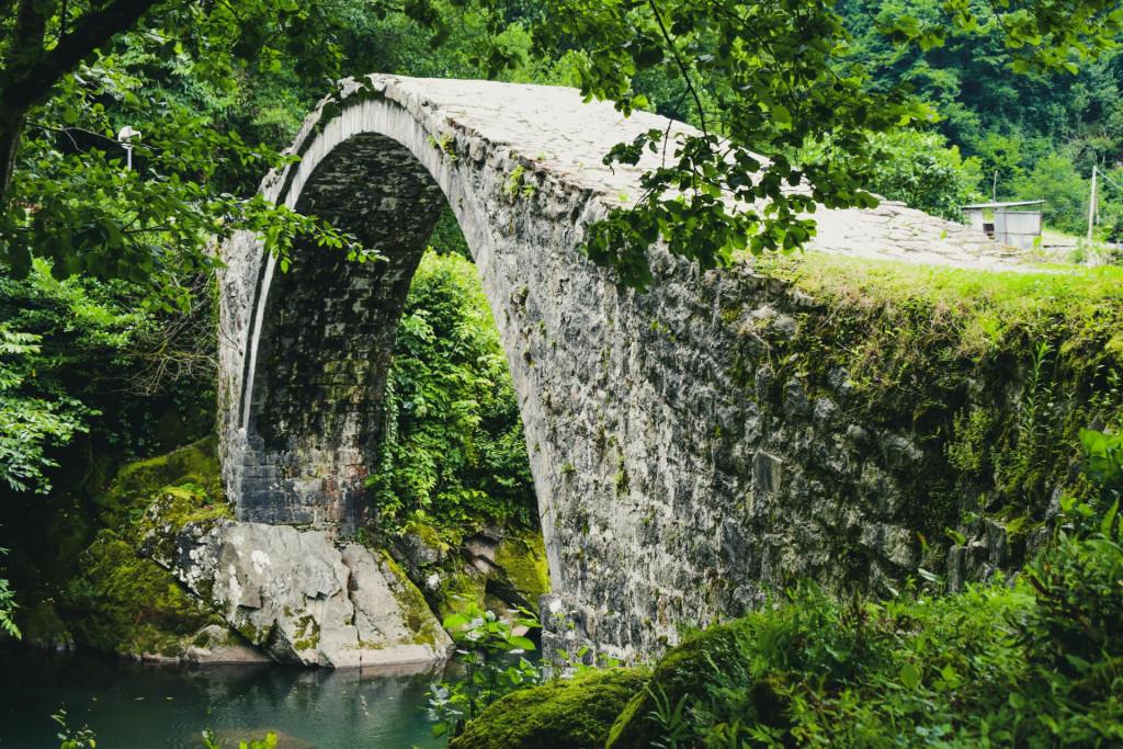 ტყემაკარავის შუა საუკუნეების (თამარის) ქვის ხიდი