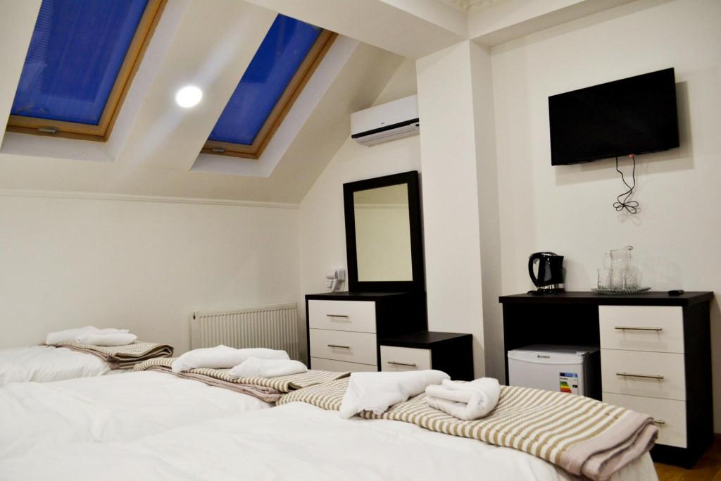 ,, სამი პინგვინი\'\'