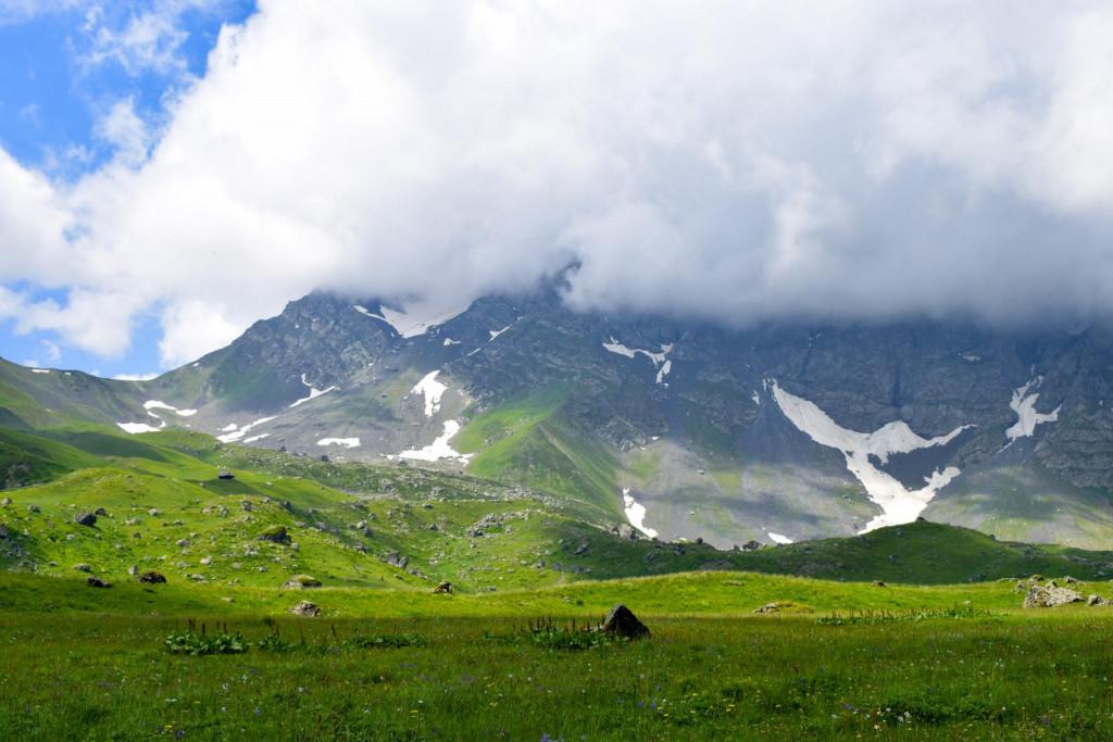 აბუდელაურის ფერადი ტბები