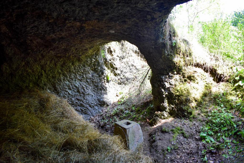 არჯულის კლდეში ნაკვეთი ეკლესია