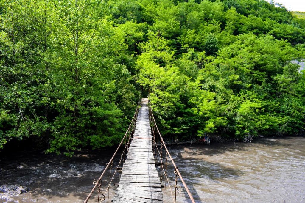 ნავარძეთის (თირის) ბონდის ხიდი