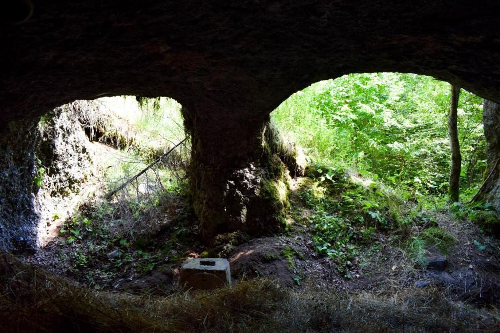 არჯულის კლდეში ნაკვეთი ეკლესია