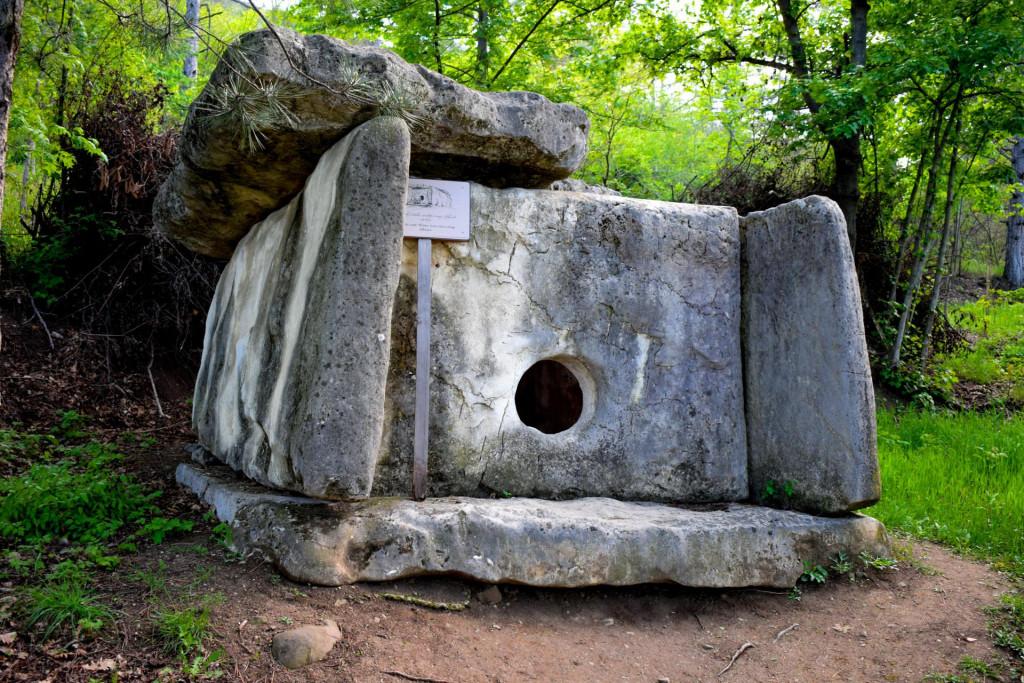 დოლმენი აფხაზეთიდან