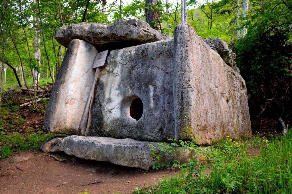 დოლმენი აფხაზეთიდან