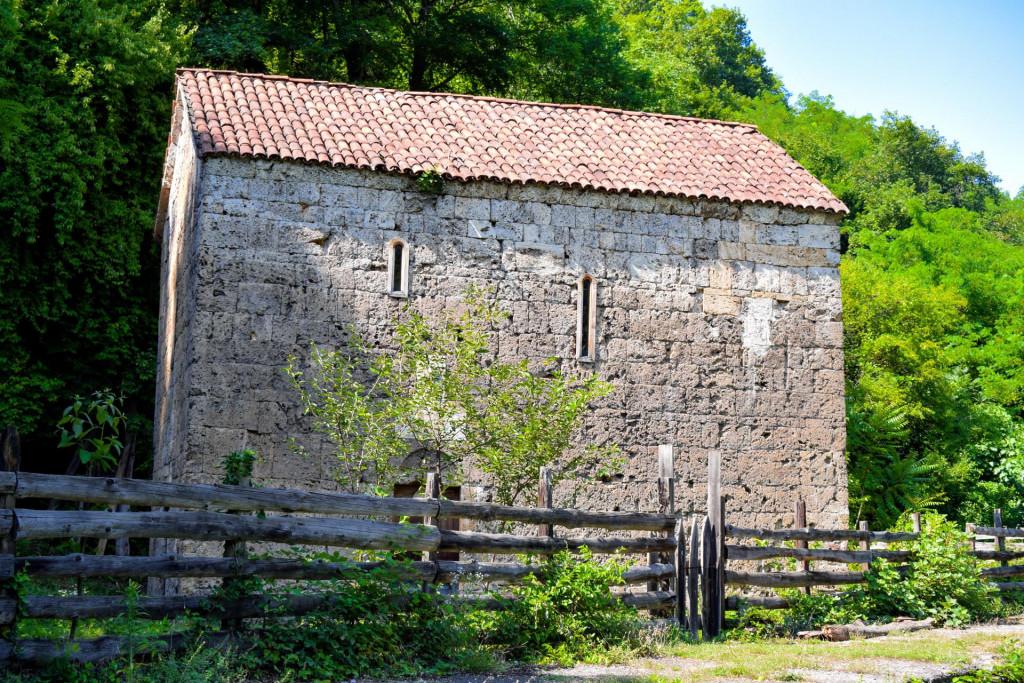 ნავარძეთის (თირის) ღვთისმშობლის მიძინების კომპლექსი