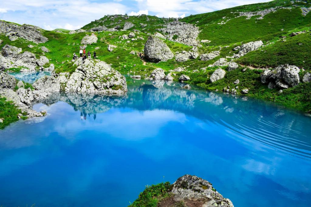 აბუდელაურის ფერადი ტბები