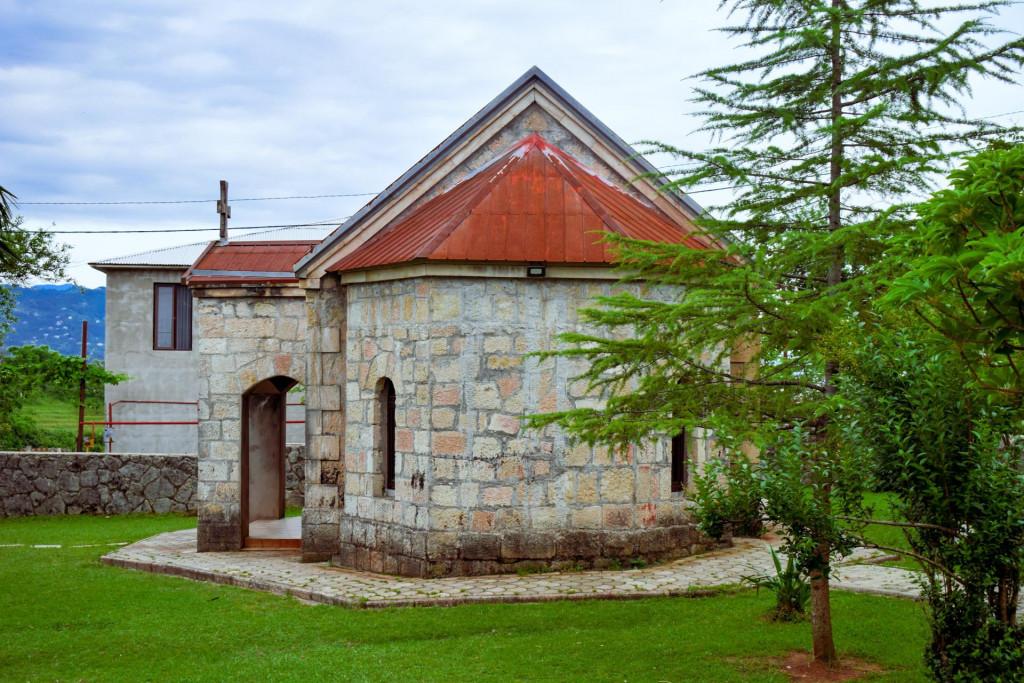 ჩაქვის მთავარანგელოზთა ტაძარი