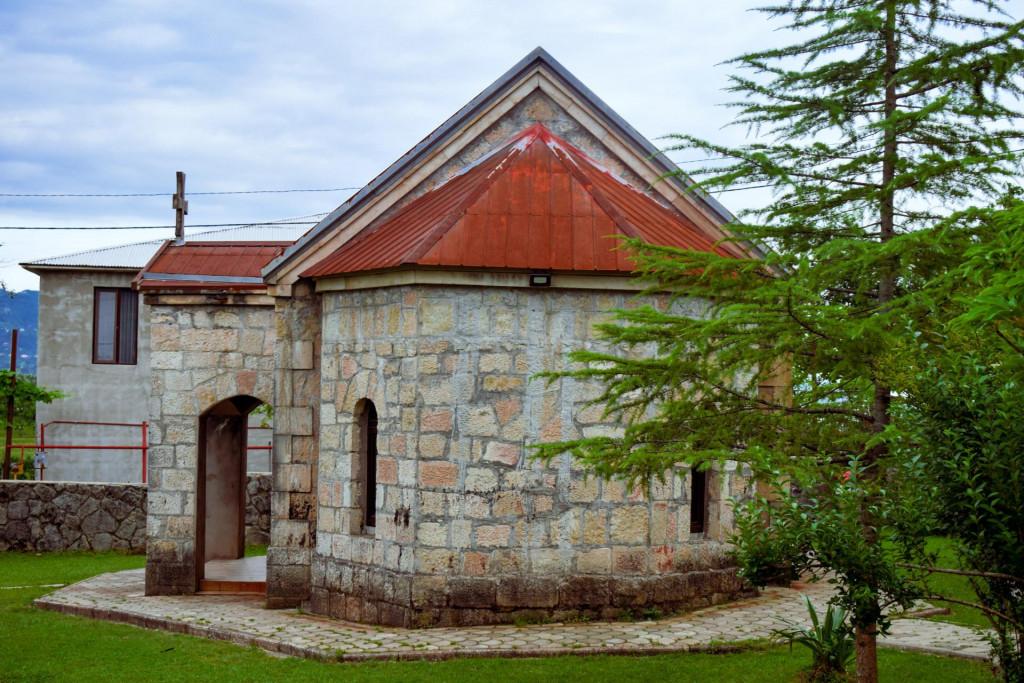 ჩაქვის მთავარანგელოზთა ტაძარი