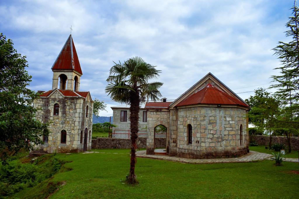 ჩაქვის მთავარანგელოზთა ტაძარი