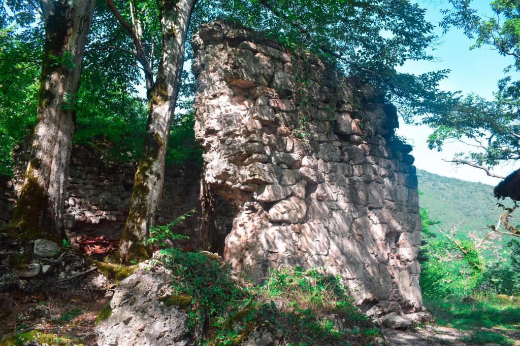 ჩიხის ციხე და ღვთისმშობლის ეკლესია