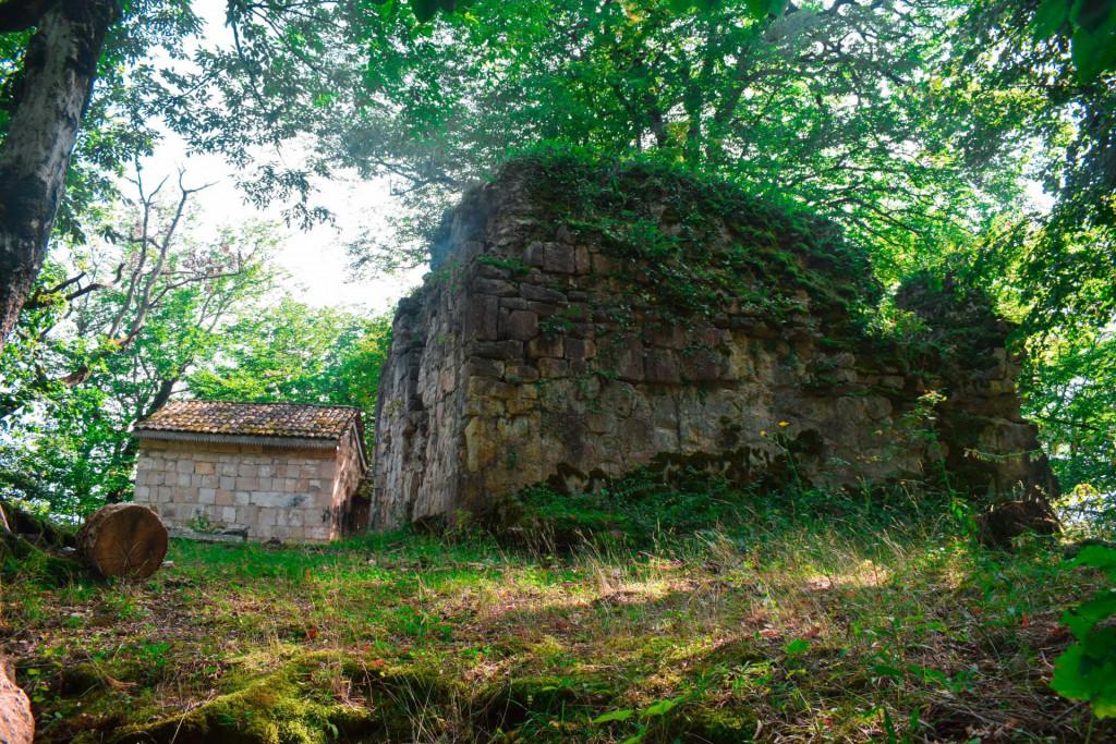 ჩიხის ციხე და ღვთისმშობლის ეკლესია