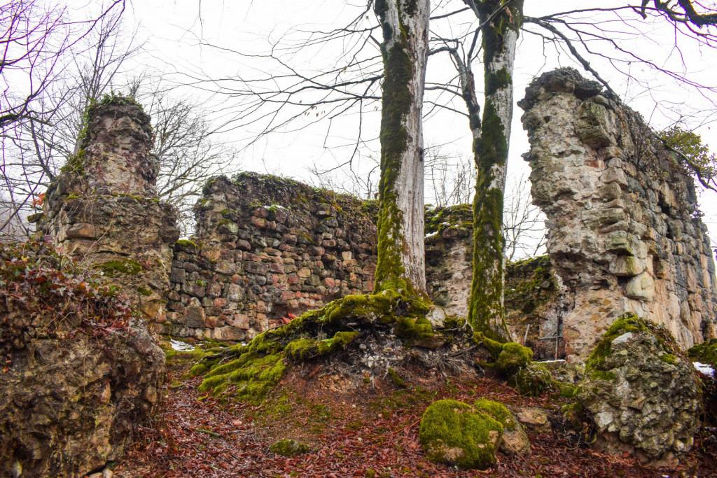 ჩიხის ციხე და ღვთისმშობლის ეკლესია