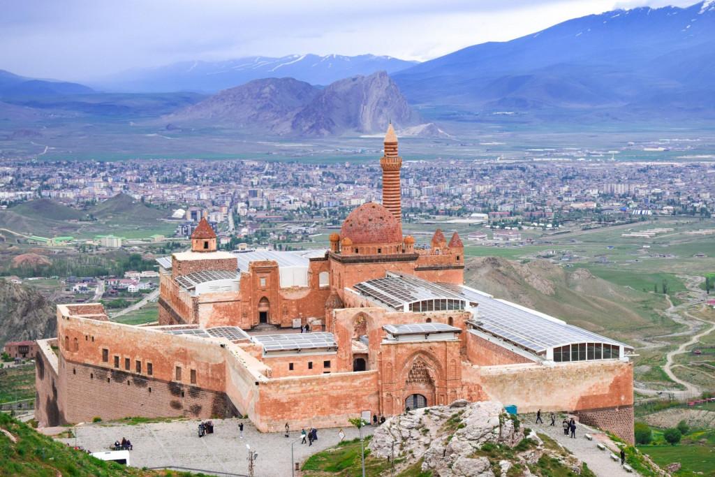 ისაკ ფაშა ჯაყელის სასახლე