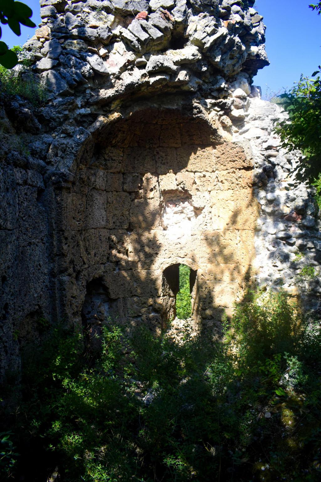 ნავარძეთის (თირის) ციხე