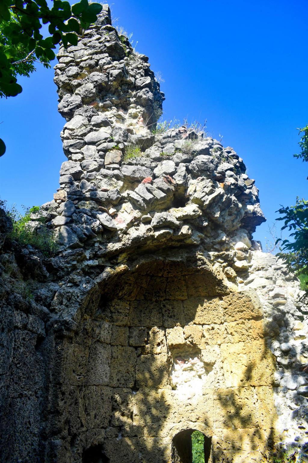 ნავარძეთის (თირის) ციხე