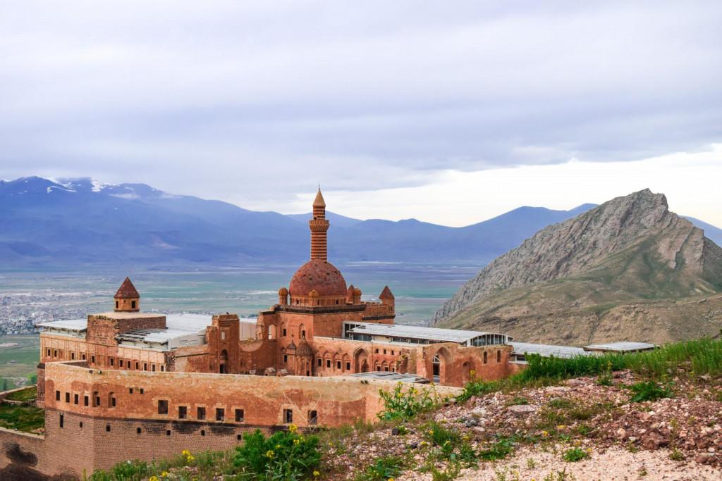 ისაკ ფაშა ჯაყელის სასახლე