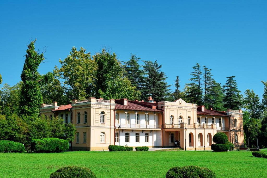 დადიანების სასახლე