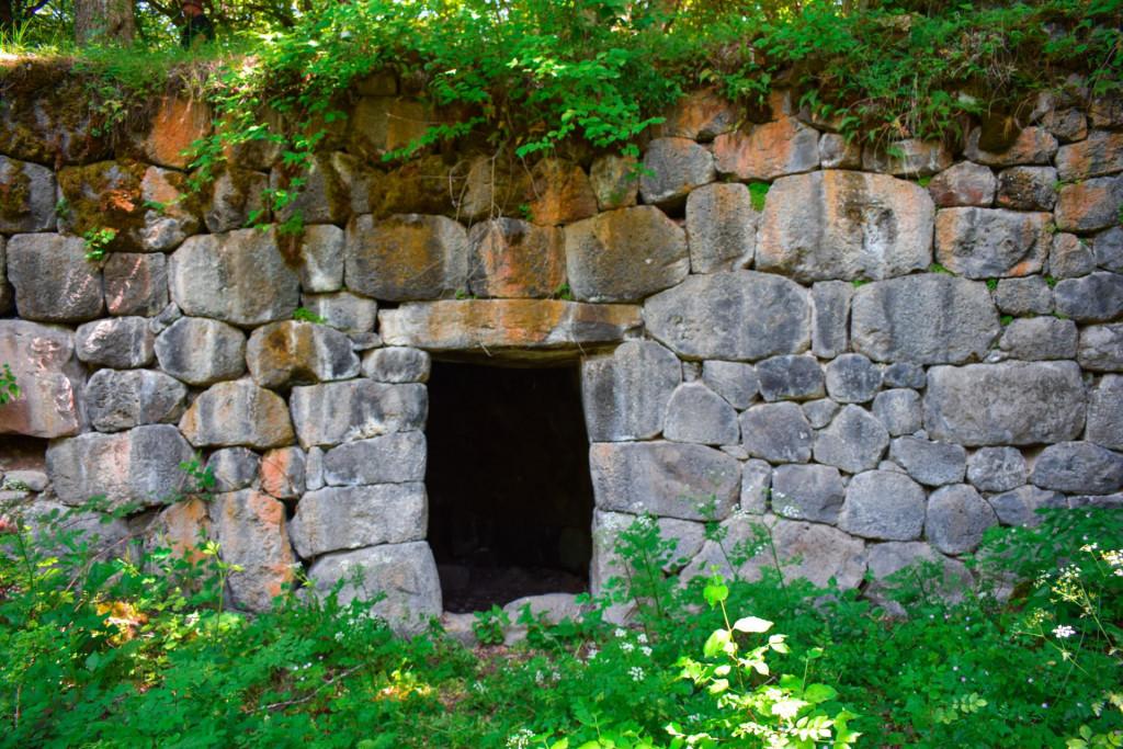 გოგიჩაანთ ღელის ქვის დარბაზების კომპლექსი