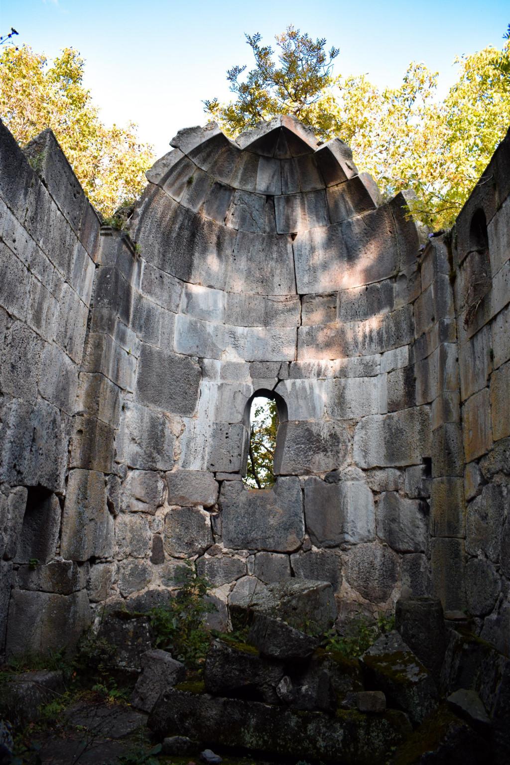 აძიკვის წმინდა გიორგის ეკლესია და სამაროვანი