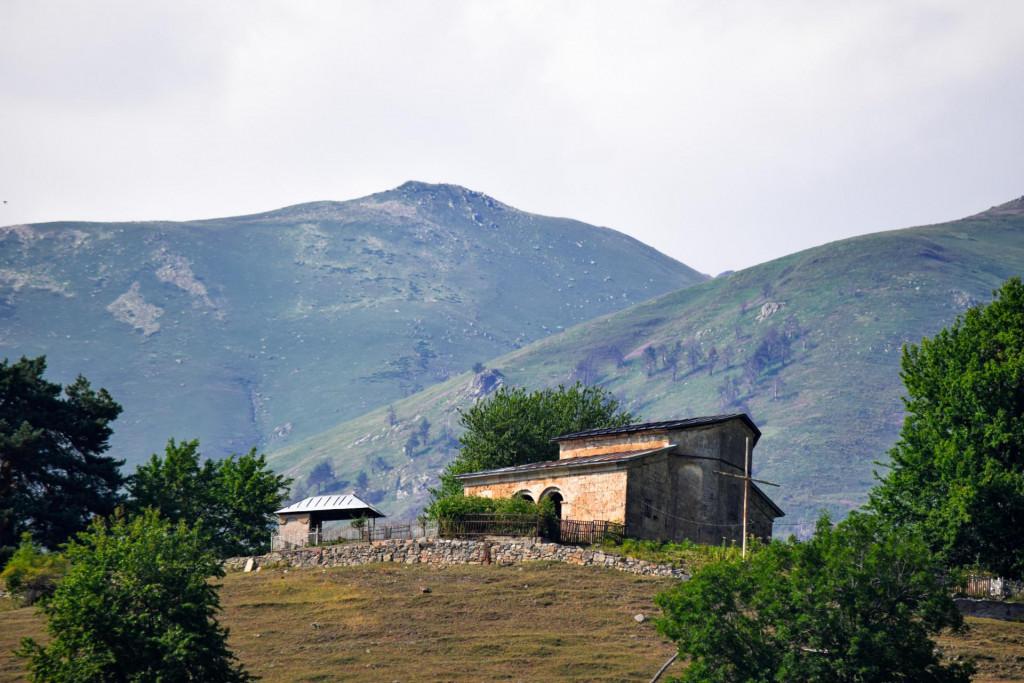 ფხოტრერის მთავარანგელოზთა ტაძარი