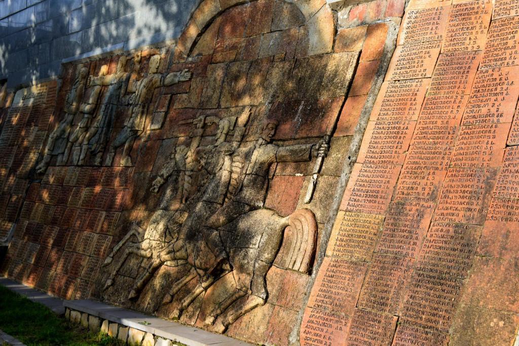 სიღნაღის 9 აპრილისა და მეორე მსოფლიო ომის მემორიალები