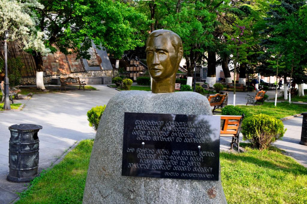 სიღნაღის 9 აპრილისა და მეორე მსოფლიო ომის მემორიალები