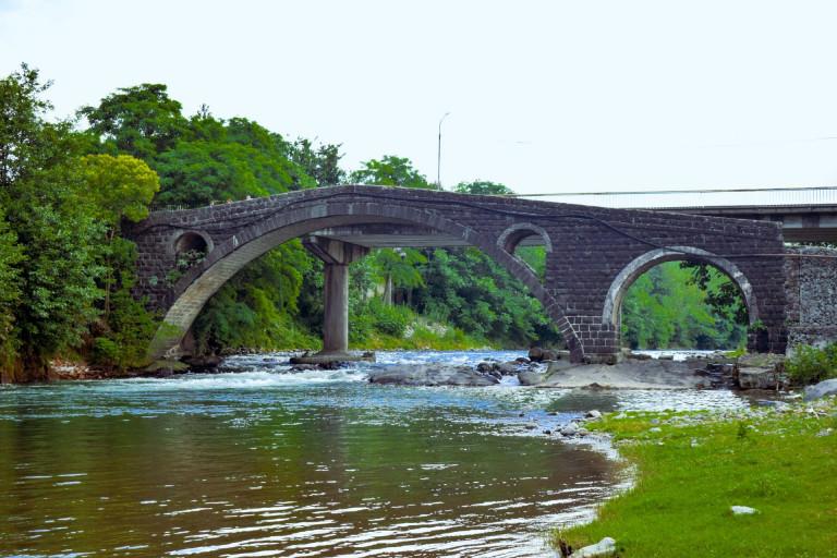 ხუცუბნის ხიდი