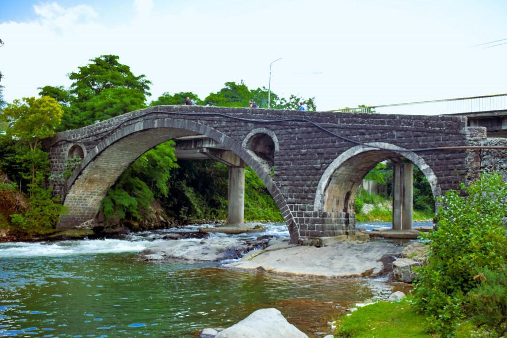 ხუცუბნის ხიდი