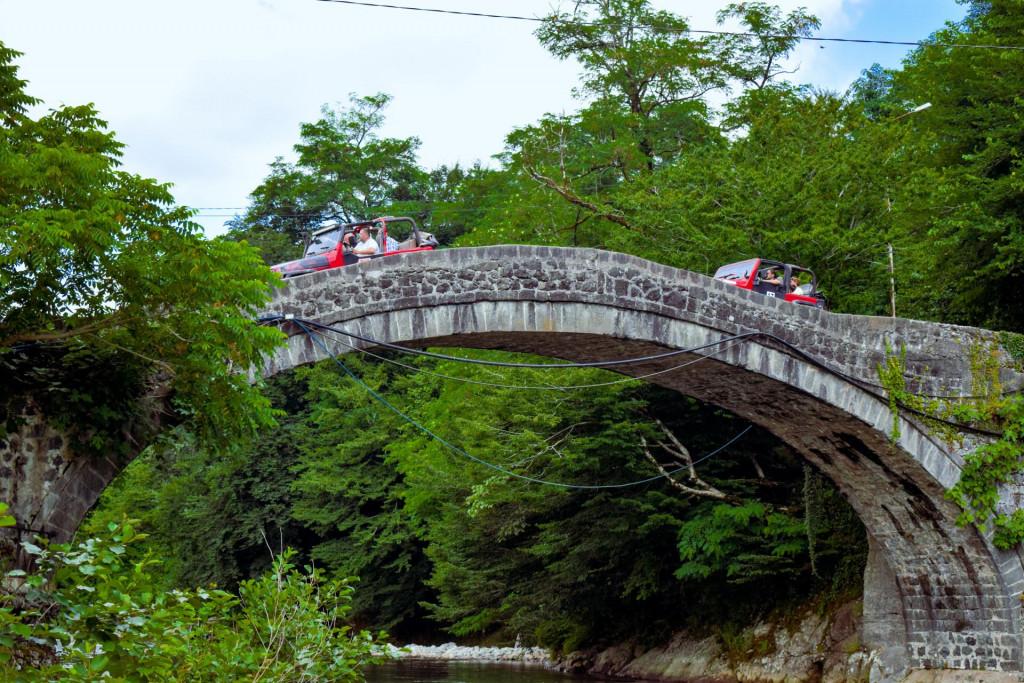 სოფელ ქობულეთის თაღოვანი ხიდი