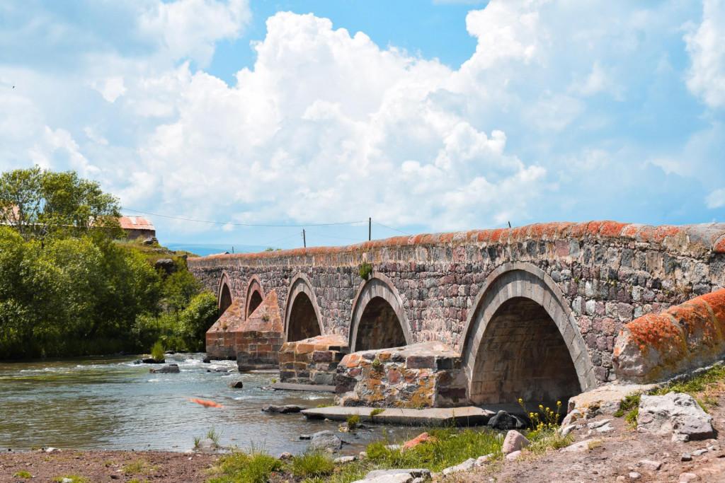 ტონთიოს ხუთმალიანი ხიდი