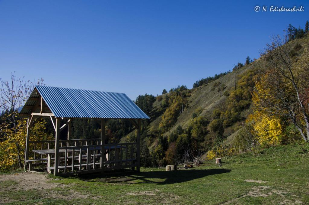 Enjoy the colors of Autumn on the Lomismta Hiking Trail