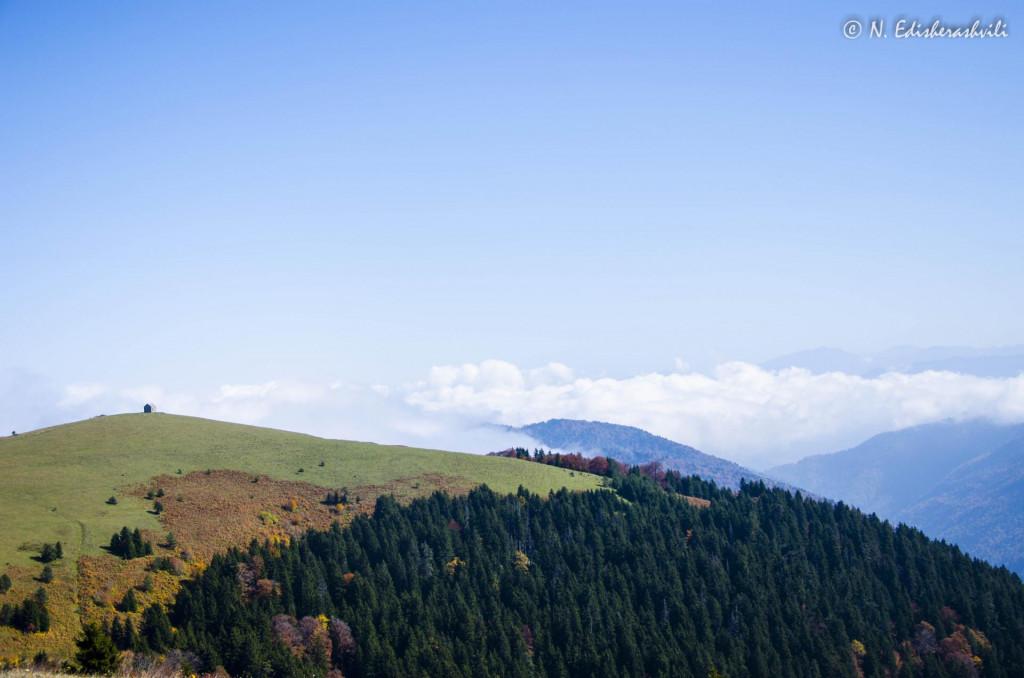 Enjoy the colors of Autumn on the Lomismta Hiking Trail