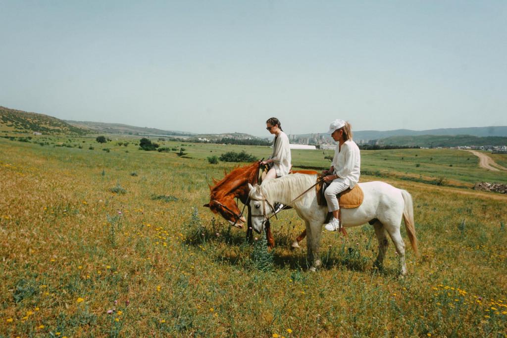 Horse riding tour in Tbilisi (pro photoshoot option)