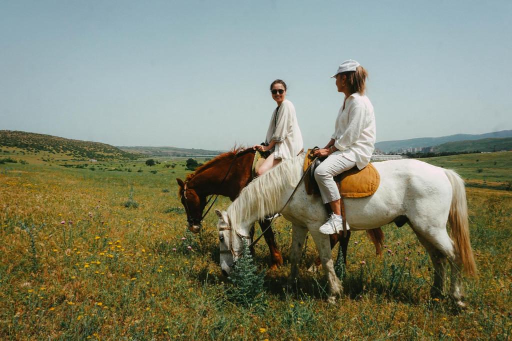 Horse riding tour in Tbilisi (pro photoshoot option)