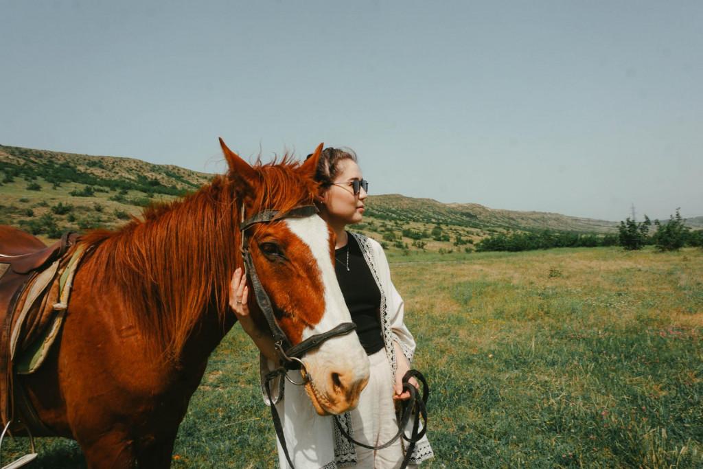 Horse riding tour in Tbilisi (pro photoshoot option)