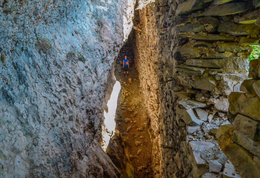 ელგუჯას ციხე (გამოქვაბული), ხადას ხეობა - Elguja Fortress, Khada gorge