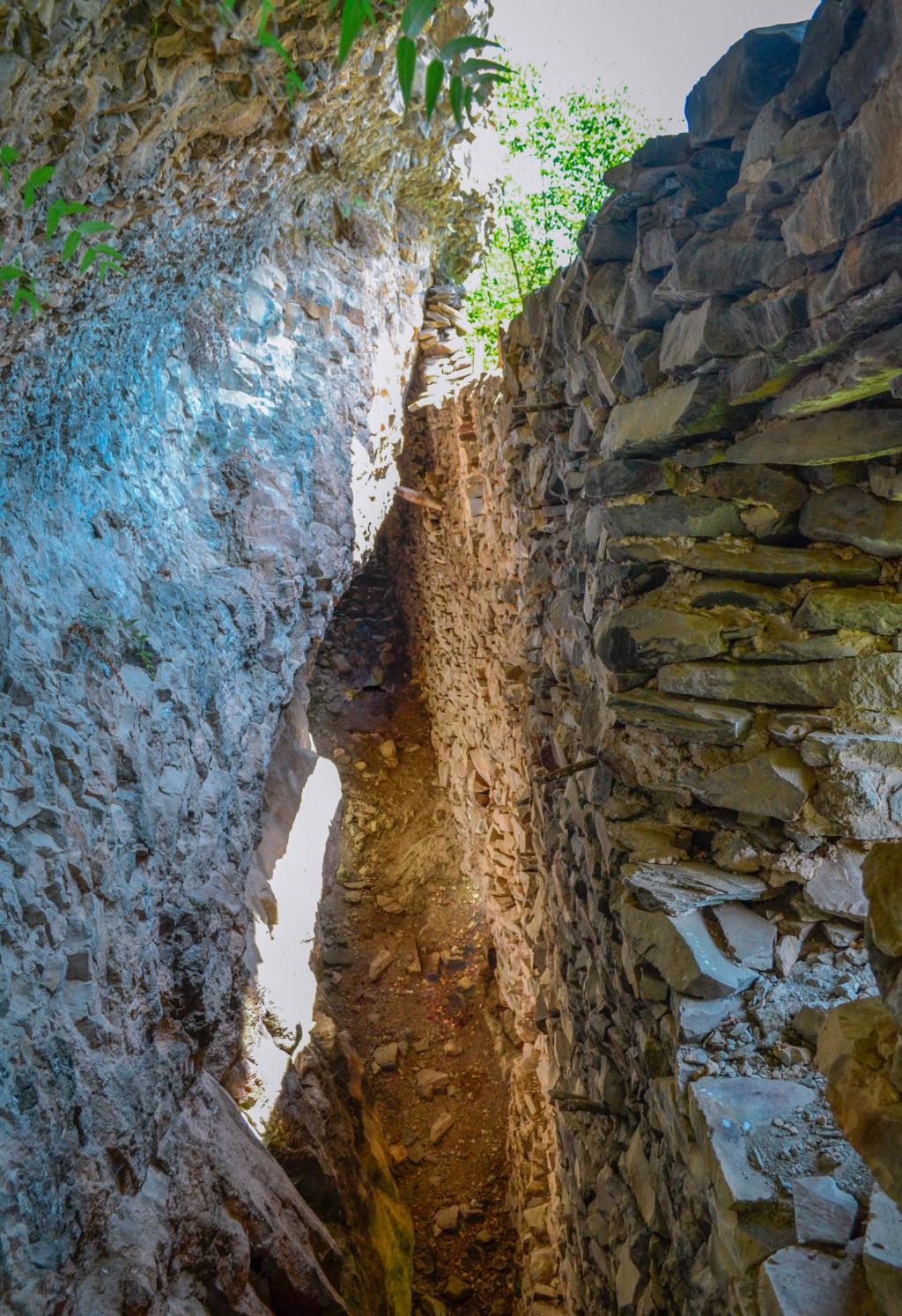 ელგუჯას ციხე (გამოქვაბული), ხადას ხეობა - Elguja Fortress, Khada gorge