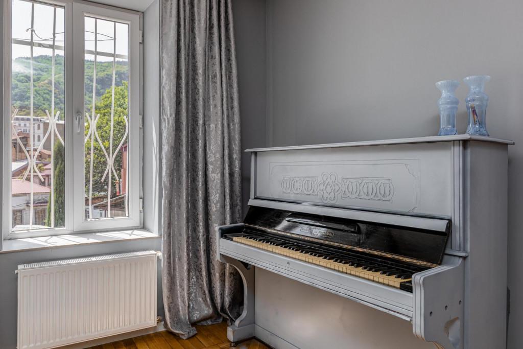 MaRKoS Sololaki Flat