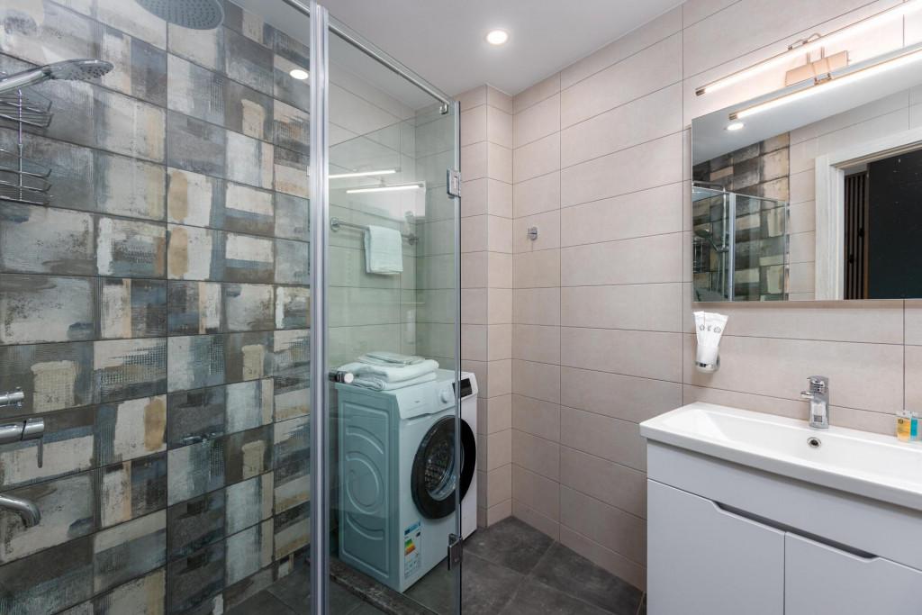 The NEO two room Suite N302 by MaRKoS