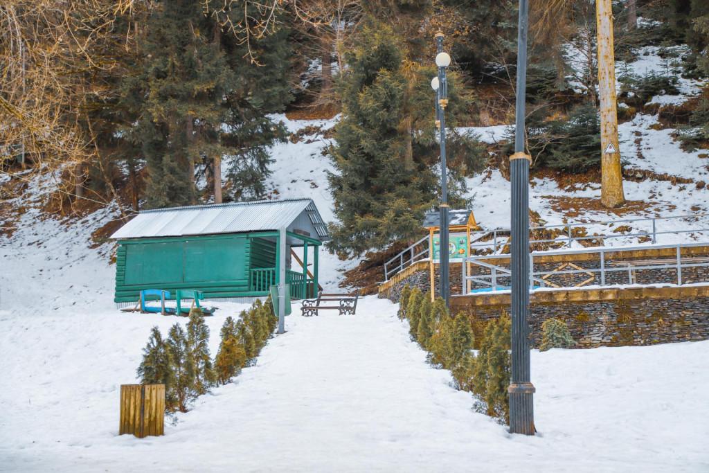 Tsaghveri mineral water pack