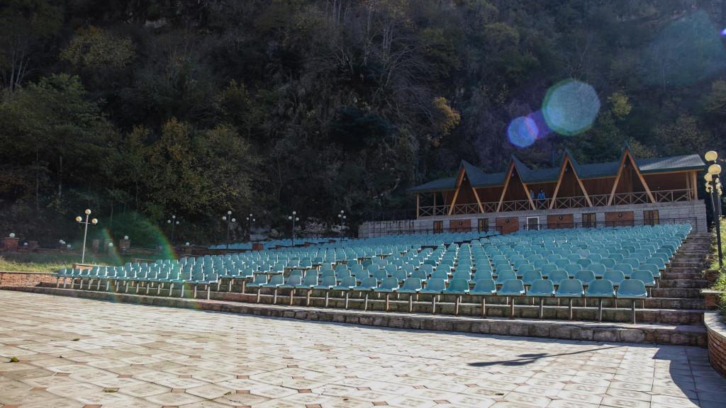 მწვანე თეატრი, Green Theater