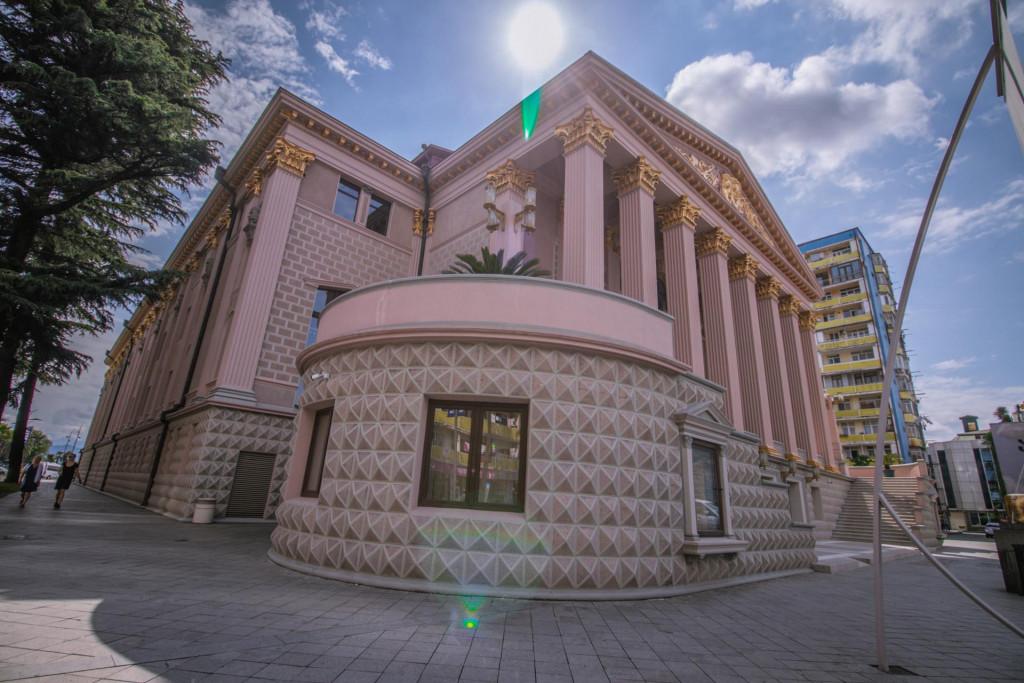 ბათუმის დრამატული თეატრი - Batumi Drama Theater