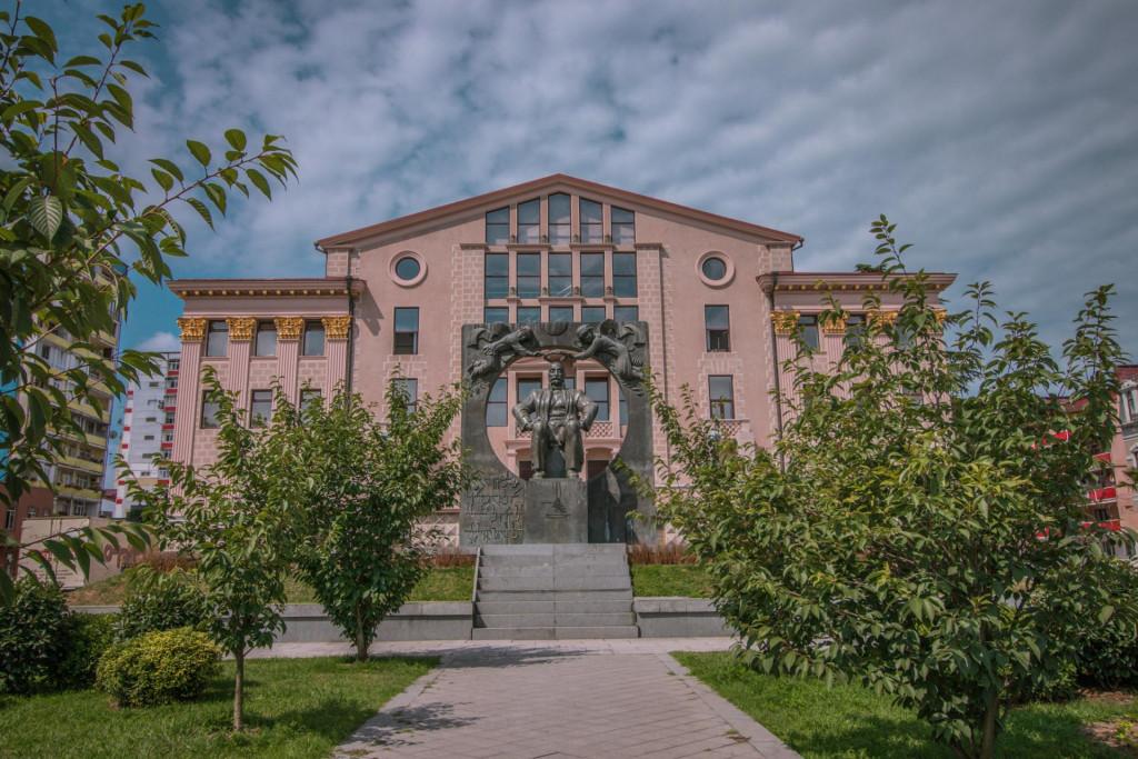 ბათუმის დრამატული თეატრი - Batumi Drama Theater