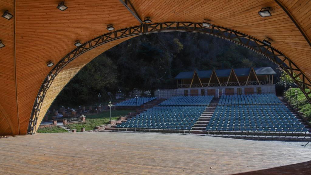 მწვანე თეატრი, Green Theater