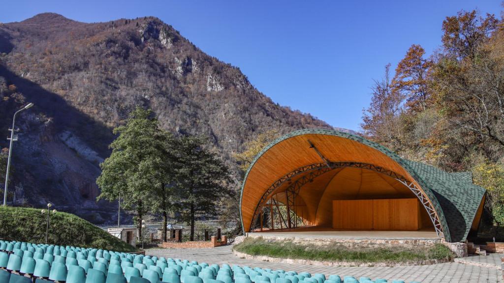 მწვანე თეატრი, Green Theater