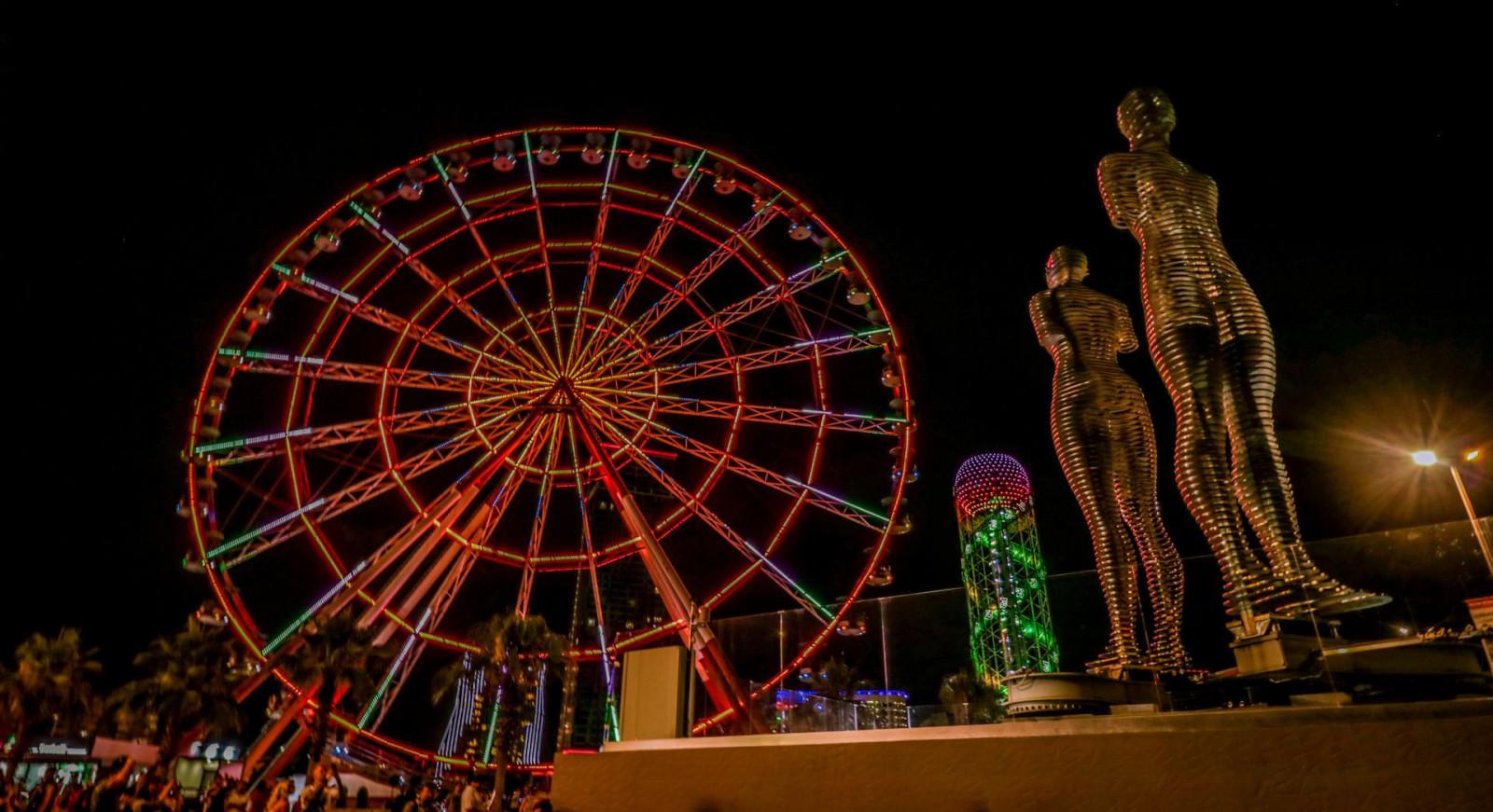 ალი და ნინოს ქანდაკება - Ali & Nino Statue