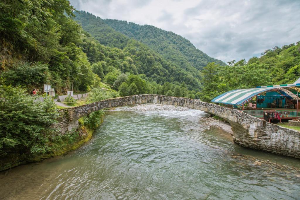 ცხემლარას თაღოვანი ხიდი, მაჭახელას ხეობა - Tskhemlara arch bridge, Machakhela Valley